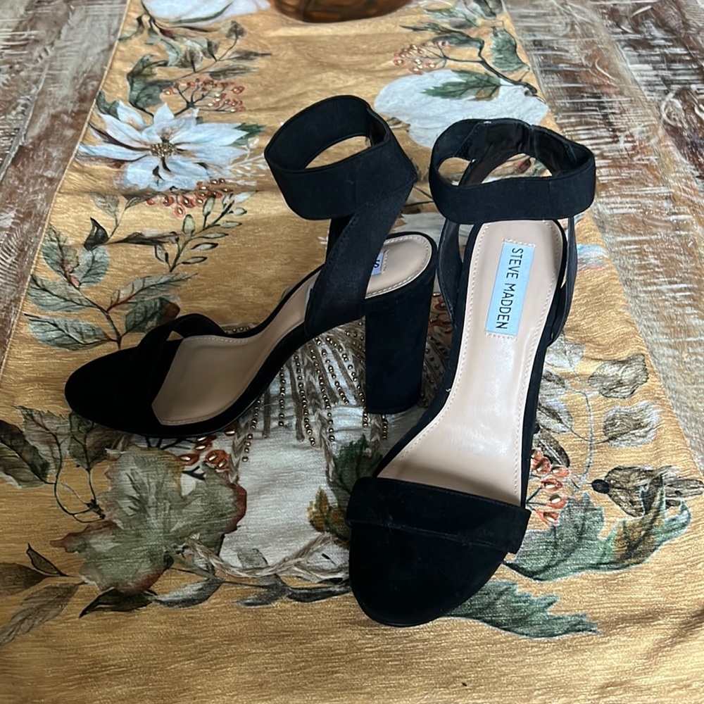 Never been worn Steve Madden.